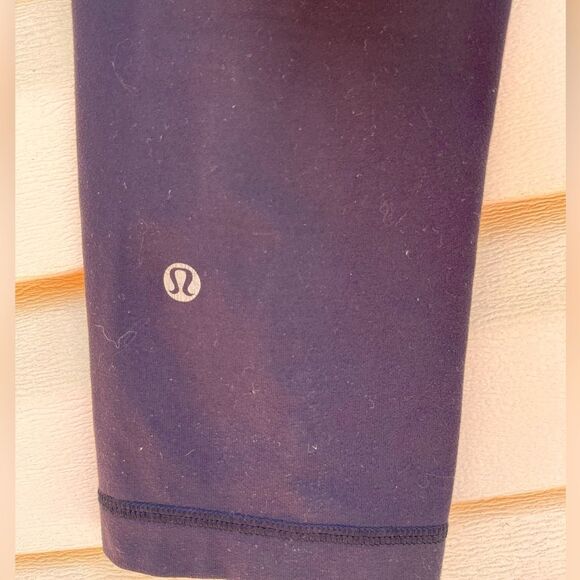 Lululemon black ankle length leggings, tight fit, flattering, size 4 - Picture 2 of 5